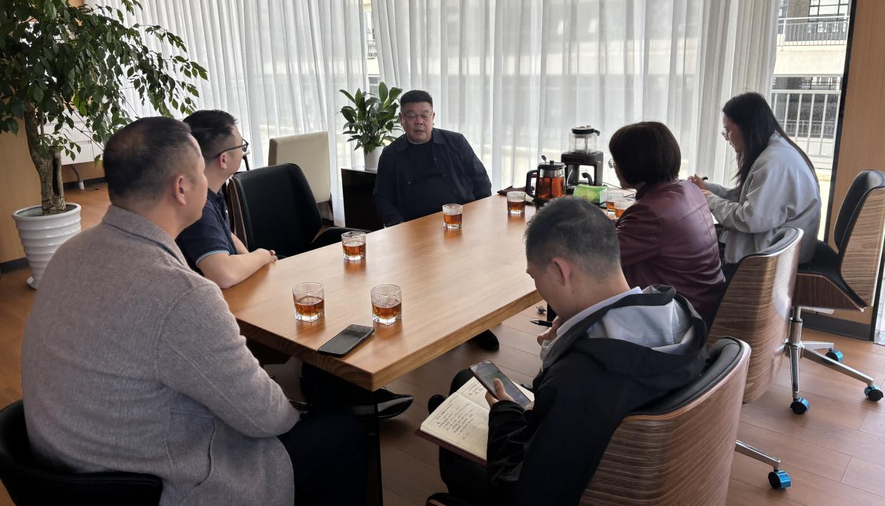 政企联动谋发展 共绘听力健康新蓝图 —— 永丰县商务局、县贸促会等一行莅临江西聆康参观考察(图1) 政企联动谋发展 共绘听力健康新蓝图 —— 永丰县商务局、县贸促会等一行莅临江西聆康参观考察(图1)